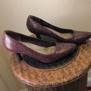 COPY - Rockport heels size 8 - like new